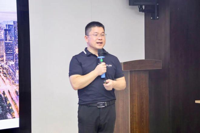 九游娱乐NineGame：2024年湖南省邵阳县总商会培训班走进杭州市温州商会考察学习(图2)