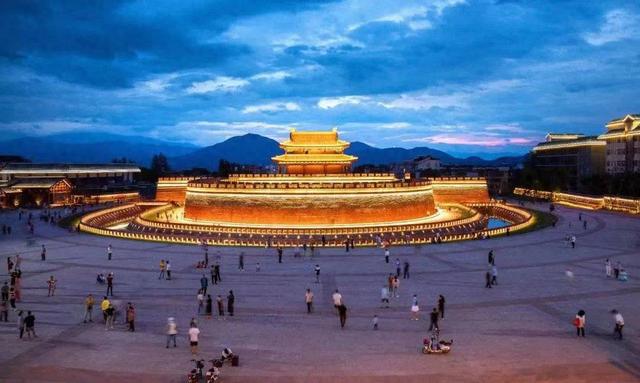九游娱乐：国庆假期四川西昌“花式宠客”所有公共停车场免费开放！(图1)