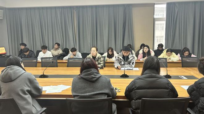 信阳学院数学与统计学院召开2024-2025学年第二学期第一次学生会工作协调会(图3)
