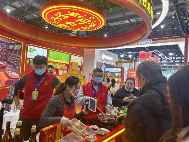 九游娱乐NineGame：夯实基础谋突破同仁堂科技2024年营收实现726亿元(图3)