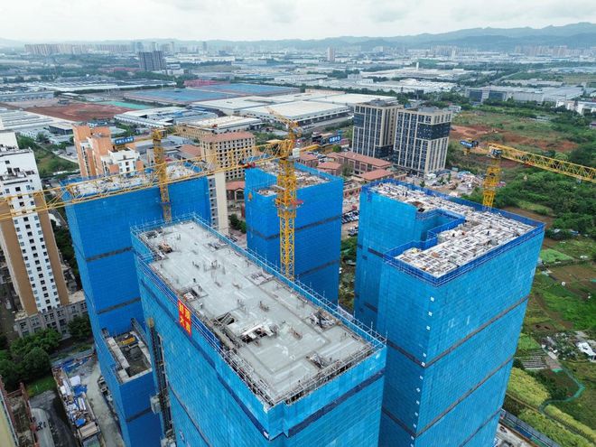 首栋主体结构封顶！龙泉驿加快建设保障性租赁住房(图2)