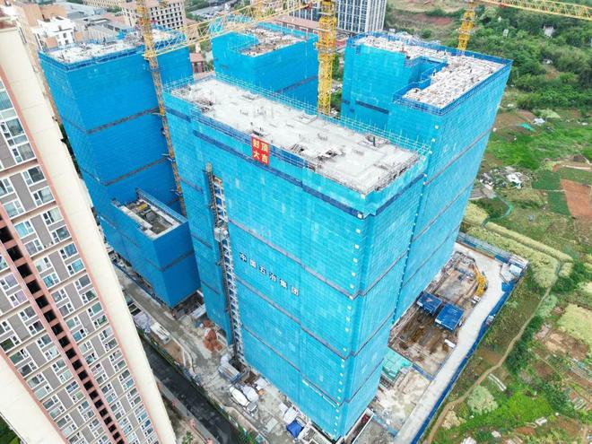 首栋主体结构封顶！龙泉驿加快建设保障性租赁住房(图1)