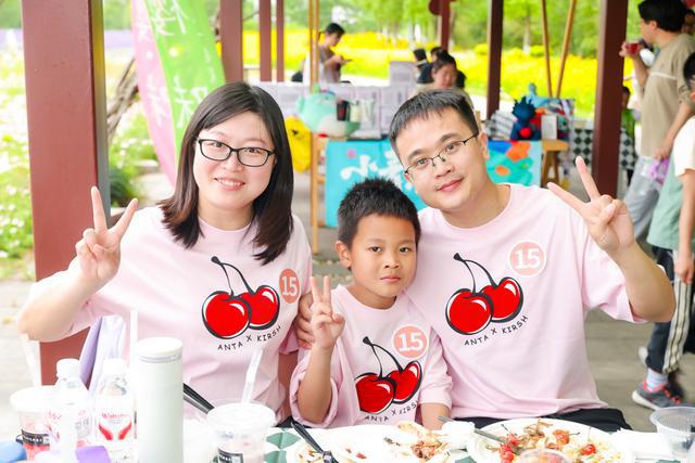 九游娱乐NineGame：樱桃红了来露营吧！嘉定菊园百果园探索农文旅融合新业态(图2)