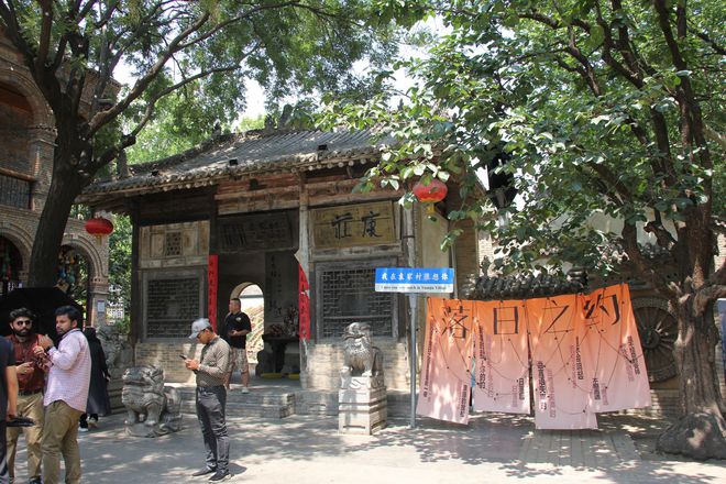 九游娱乐NineGame：【跟着赛事游礼泉】不一样的袁家村让乡村旅游向乡村度假自然进化(图1)
