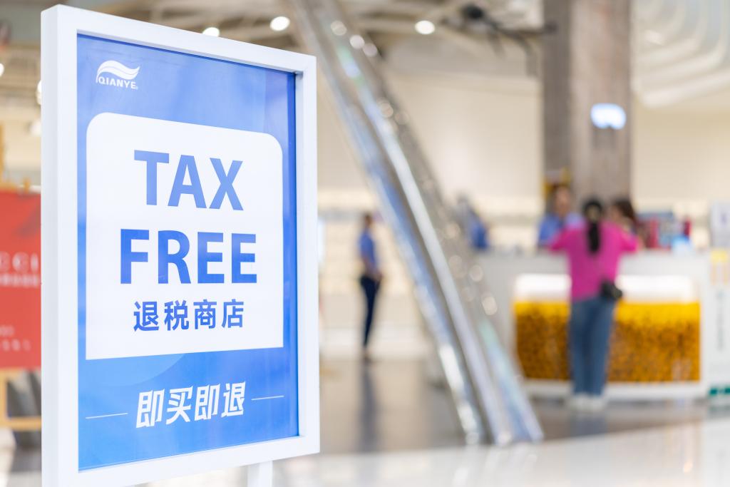 外国游客“在华扫货”热：“带空箱子到中国！”(图1)