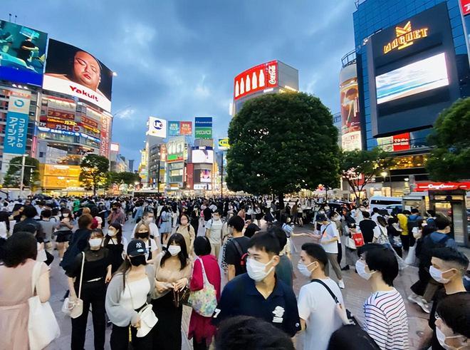 日本迁徙大量人口“霸占”中国2座城市当地人表示苦不堪言！(图2)