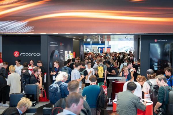 九游娱乐NineGame：IFA展上智能割草机重磅亮相石头科技用黑科技引爆行业发展“奇点”(图1)