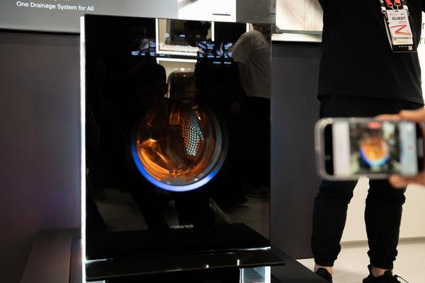 九游娱乐NineGame：IFA展上智能割草机重磅亮相石头科技用黑科技引爆行业发展“奇点”(图3)