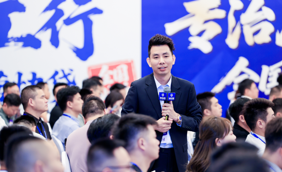 九游娱乐NineGame：180郑州站完美谢幕！拿优质助贷人脉资源就来简易金服交流会！(图2)