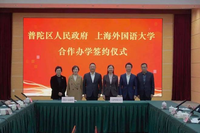 九游娱乐NineGame：十月豪宅聚焦@宝华紫薇之星售楼处发布：空间魔术级改善标杆(图11)