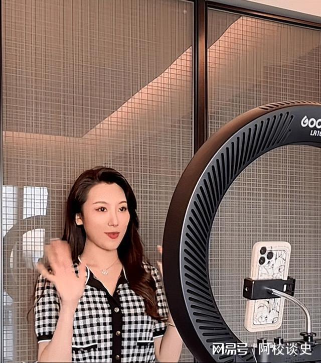 舅舅是陈佩斯外公是影帝爸爸是一级演员自己却甘愿当网红！(图10)