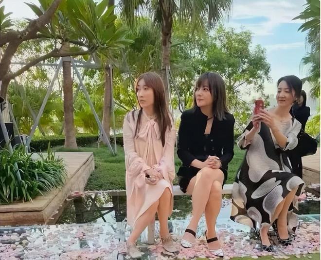 封杀4年后49岁赵薇又有消息因胃癌去世传闻5个月前就真相大白(图12)