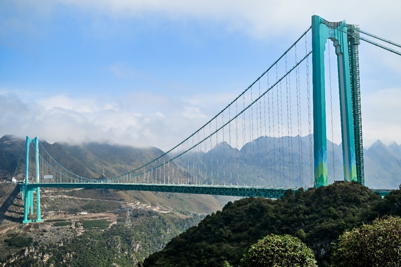 九游娱乐：从花江峡谷大桥出发：探访“多彩贵州移起向新”(图1)