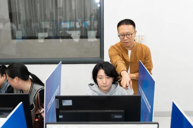 纹创新象挖掘创意设计人才！2025年纺织行业纺织面料设计师（图案）职业技能竞赛全国决赛顺利举行(图8)