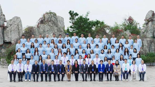 纹创新象挖掘创意设计人才！2025年纺织行业纺织面料设计师（图案）职业技能竞赛全国决赛顺利举行(图14)