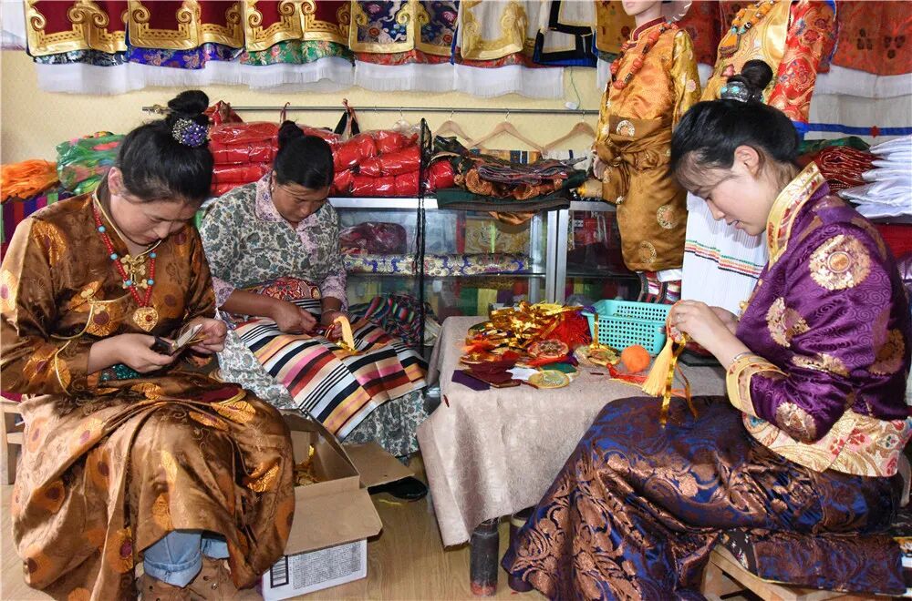 九游娱乐：政策为翼服务为桥品牌为媒——雪域高原绘就就业增收新图景(图1)