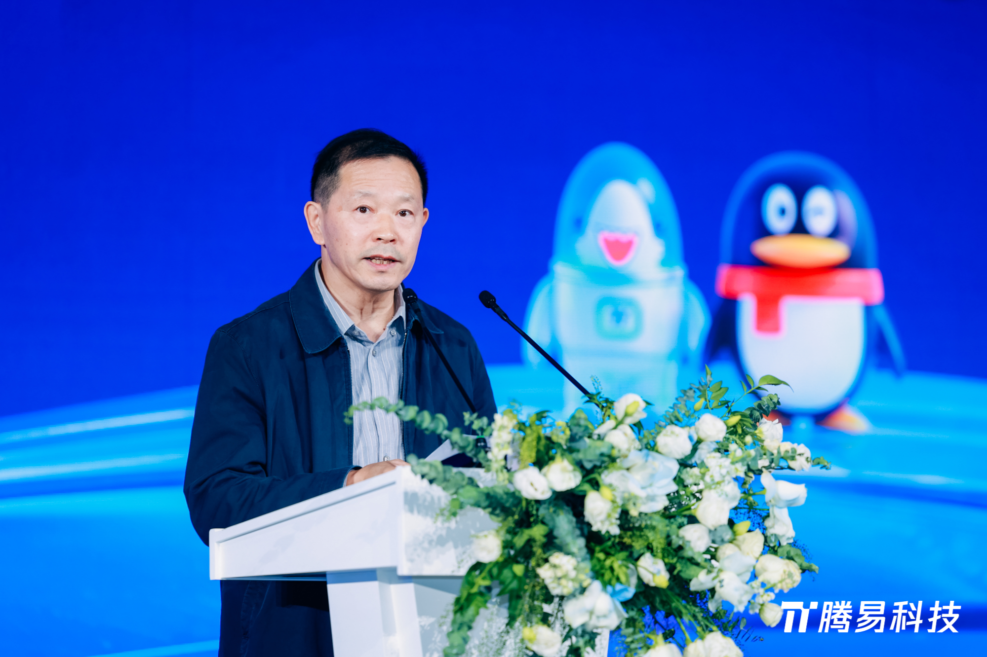 “腾易新风融智共赢”2025中国汽车经销商高峰论坛共绘行业新蓝图(图2)