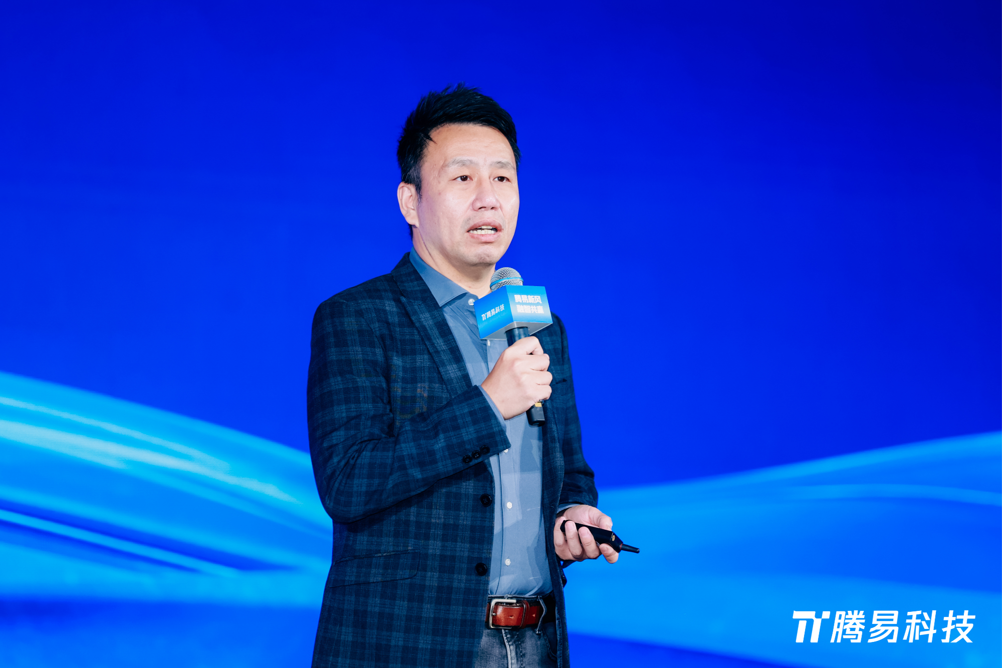 “腾易新风融智共赢”2025中国汽车经销商高峰论坛共绘行业新蓝图(图7)