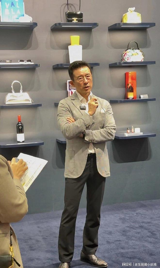 LV高管高薪加盟泡泡玛特奢侈品牌与潮玩碰撞新火花(图14)