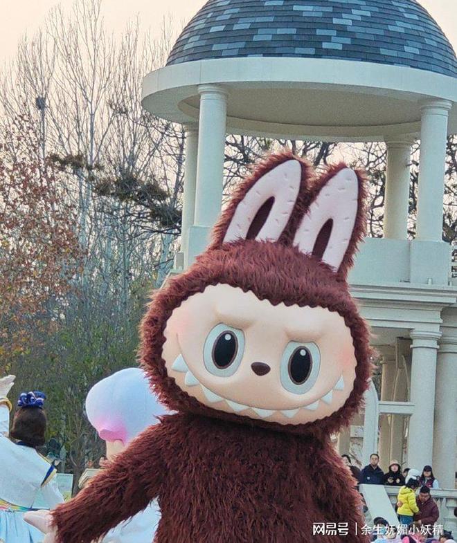 LV高管高薪加盟泡泡玛特奢侈品牌与潮玩碰撞新火花(图11)