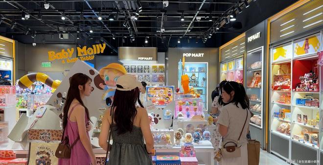 LV高管高薪加盟泡泡玛特奢侈品牌与潮玩碰撞新火花(图16)