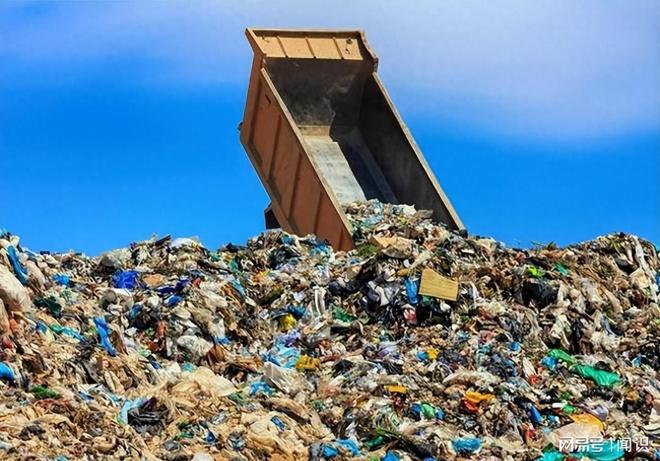 九游娱乐：垃圾山都被抢空了甚至还要进口垃圾？中国：这不是玩笑！(图1)