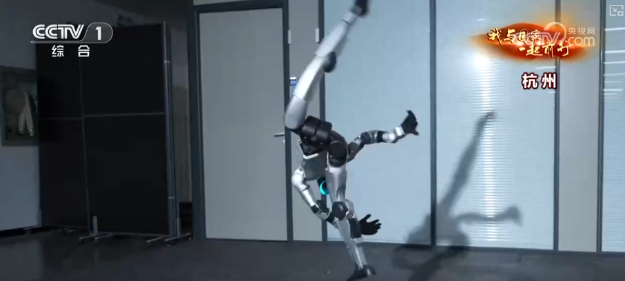 跑通“产学研用”一体化创新马拉松场景！具身智能实战中升级本领(图3)