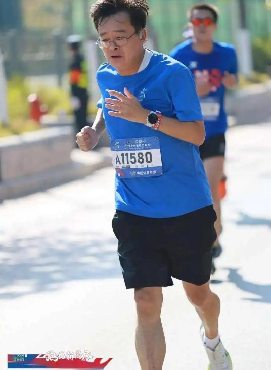 九游娱乐：昆明市原市长刘佳晨涉隐瞒境外存款罪等被公诉曾在外企任软件工程师因“全马破4”受关注(图2)