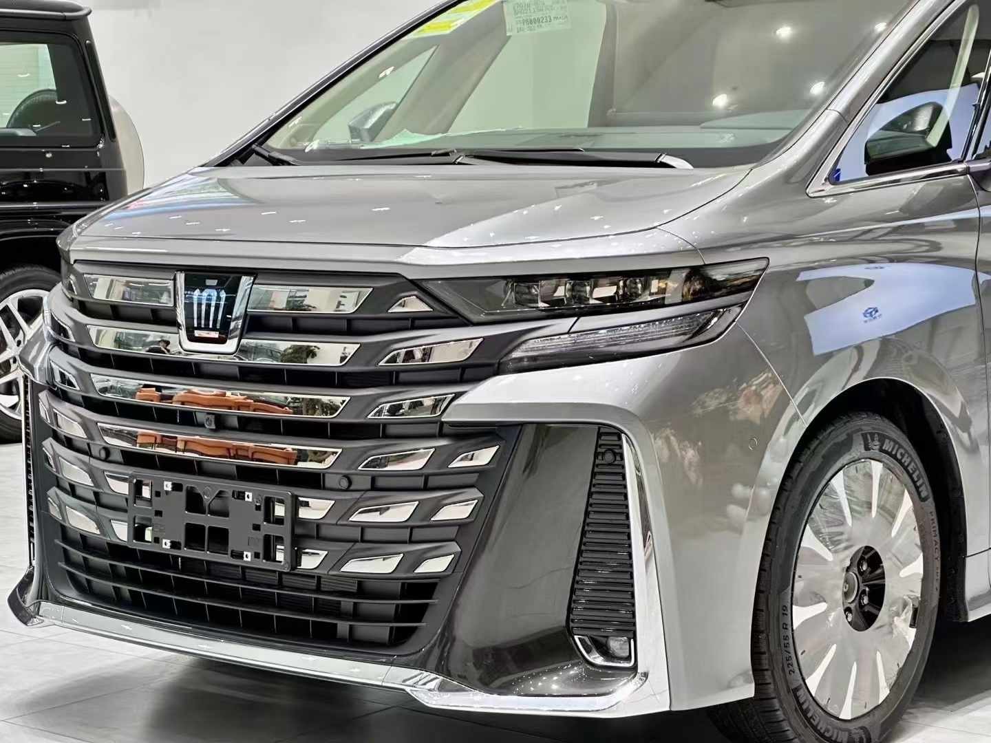 九游娱乐：2024款丰田威尔法展厅现车最新报价(图2)