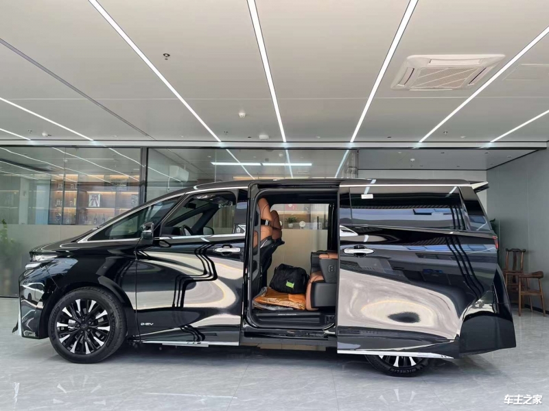 九游娱乐：2024款丰田威尔法展厅现车最新报价(图5)