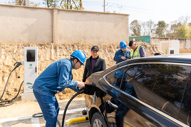 新春走基层｜电力“满格”保春运(图2)
