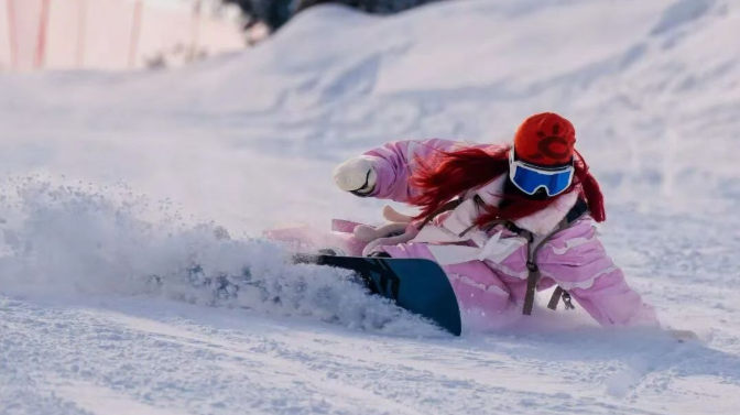 当好旅游兴疆的“冰雪策划师”(图1)